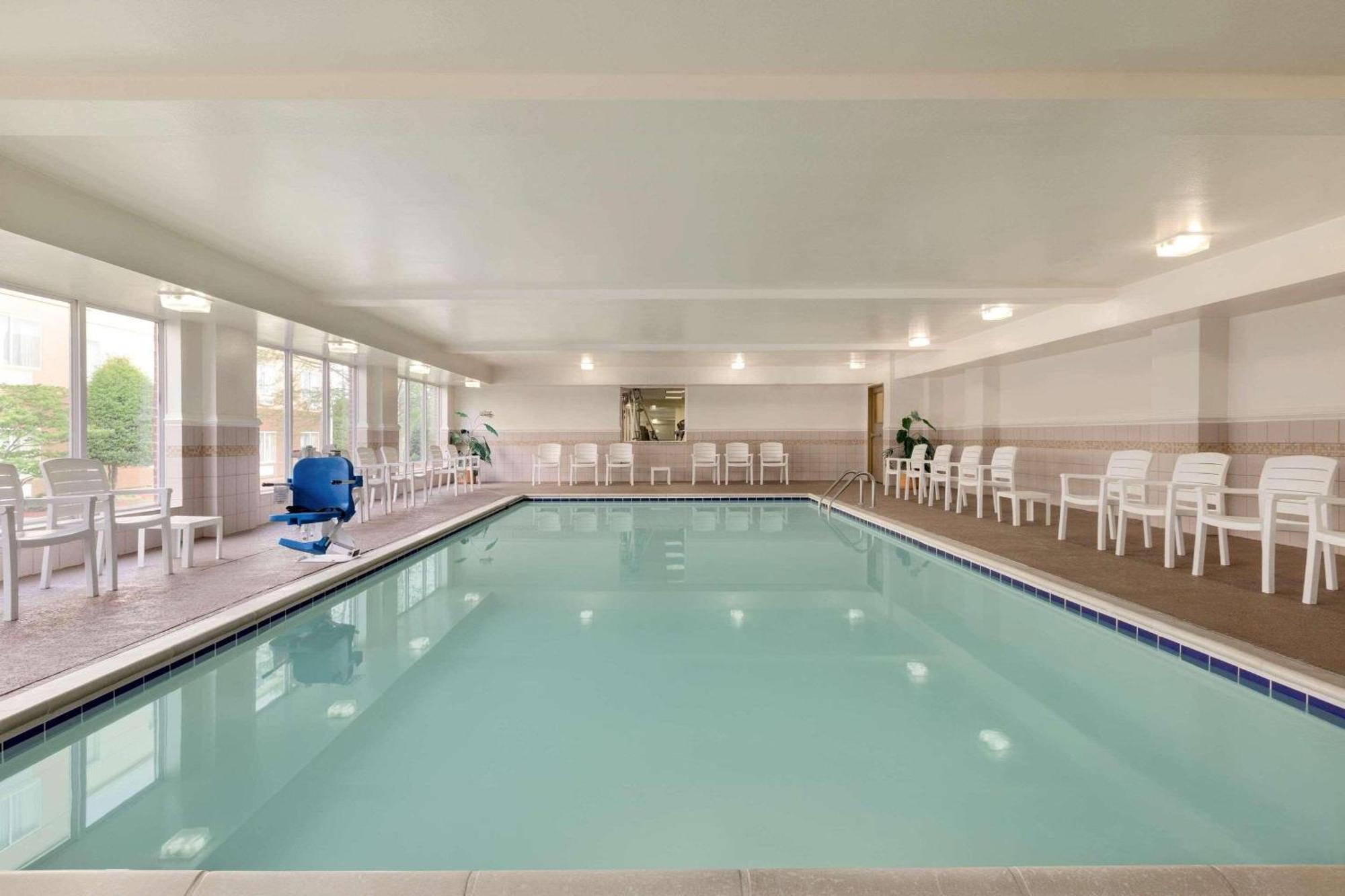 Country Inn & Suites By Radisson, Chester, Va Екстериор снимка